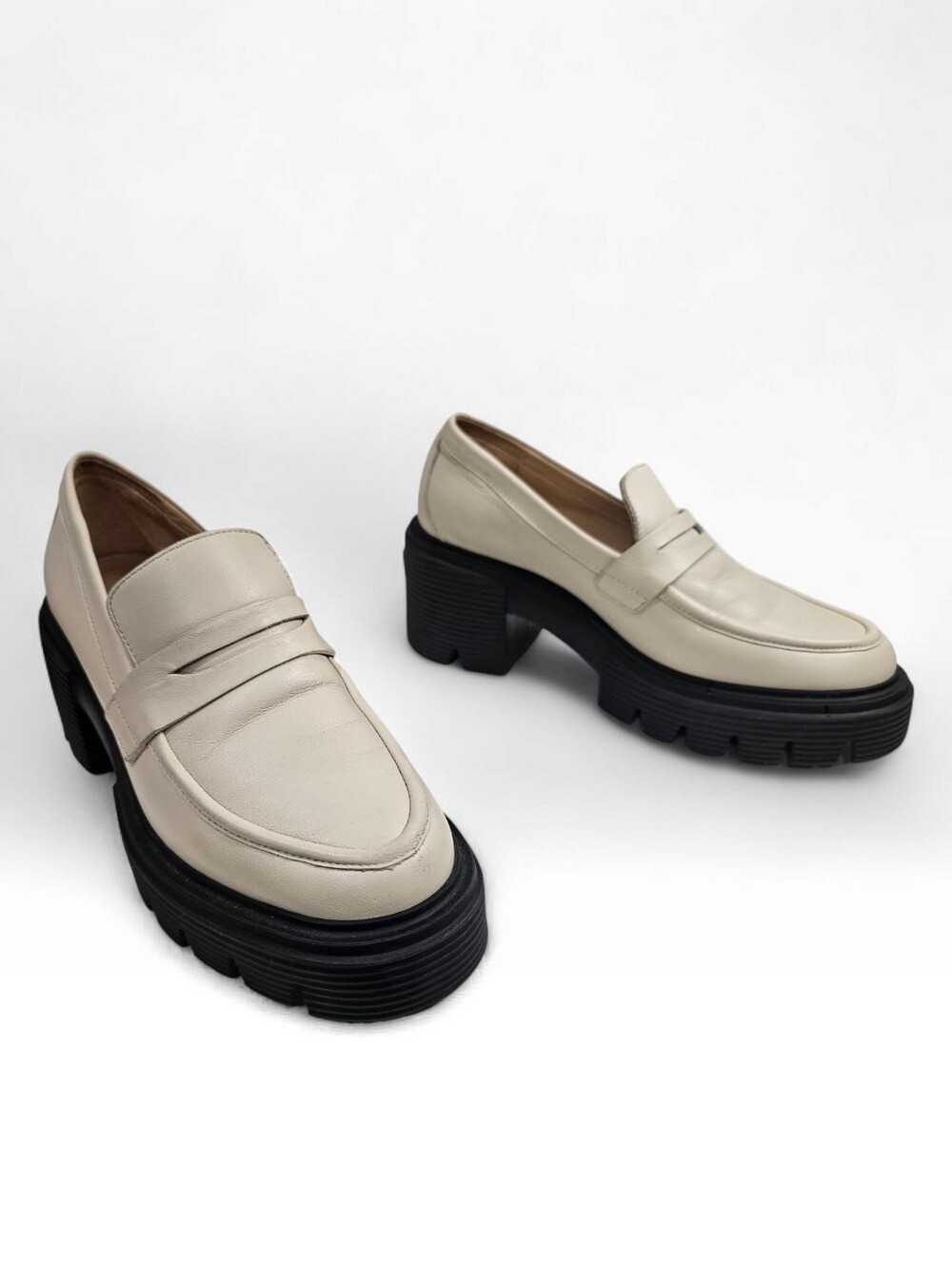 STUART WEITZMAN Soho Women Chunky Lug Sole Cream Leather Loafers 5B